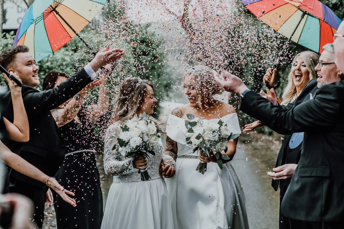 Love confetti and especially with this beautiful couple!